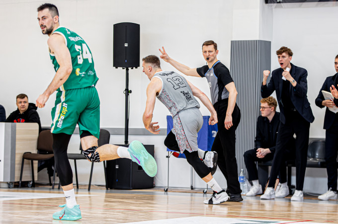 Pusfinalio starte vicečempionus paskandino „Sūduvos-Mantingos“ tritaškių salvės